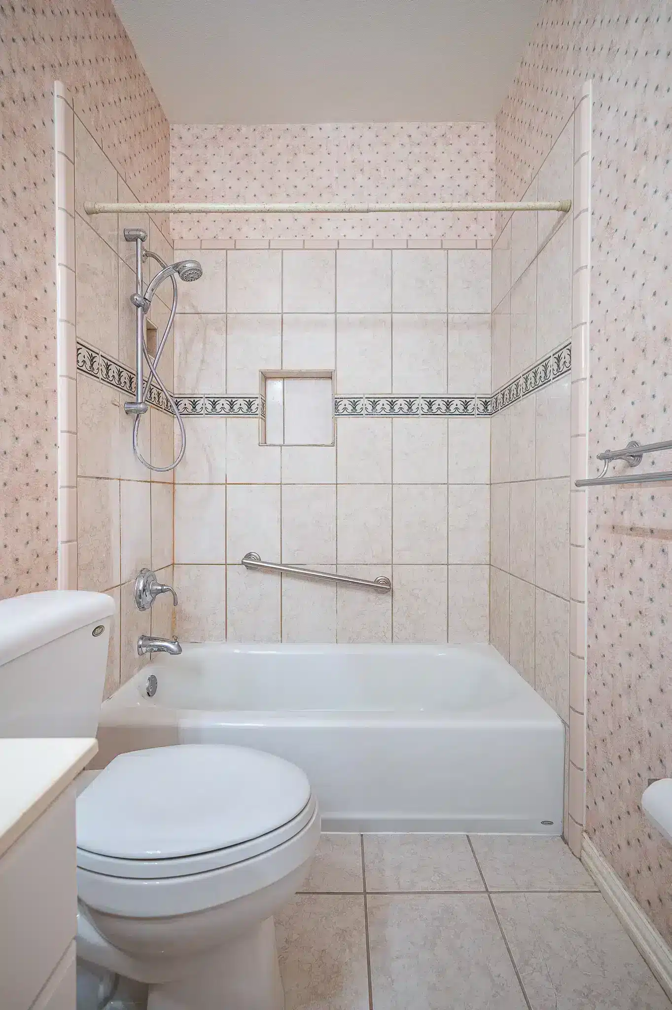 guest bathroom in Plano before remodel