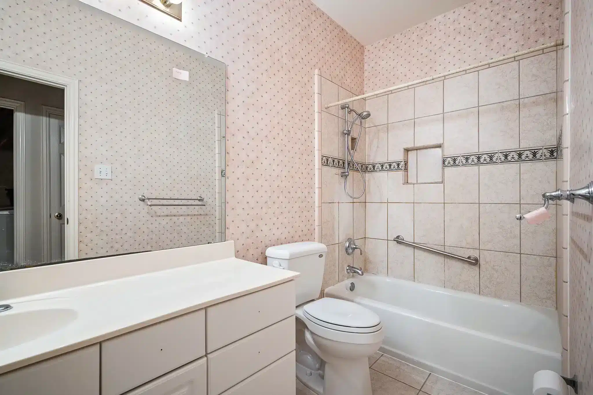 guest bathroom in Plano before remodel